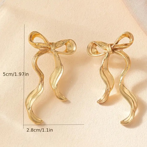 Charming Bowknot Earrings - Picture 3 of 3